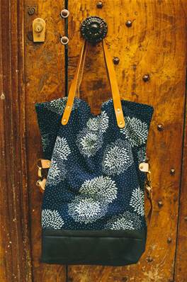 Sac à main japonais indigo lanières cuir motif fleur de chrysanthème