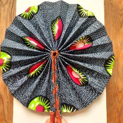 Éventail Wax Africain Noir, Rose et Vert – Fabrication Artisanale du Mali