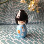 Poupe kokeshi petit modle bleu 5 cm