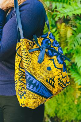 Sac bourse en tissus wax africain jaune motif bleu