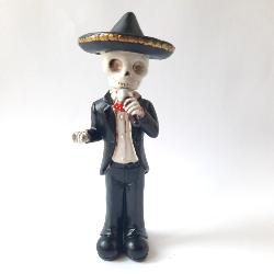 Statut squelette chanteur mexicain micro