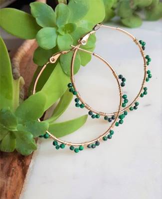 Boucles d'oreilles créoles avec malachite