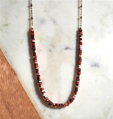 Collier "Douce Harmonie"Perles Carrées Rhodonite Rouge et Dorée