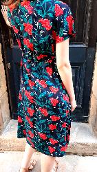 Robe courte Hisa motif fleurs rouges