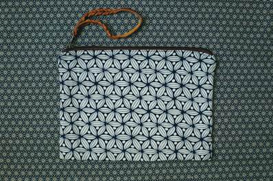 Trousse grand modèle indigo motif Fleurs blanches