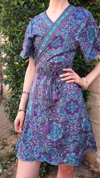 Robe cache cœur courte Violette motifs cachemire
