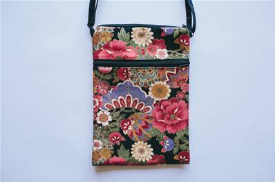 Pochette rectangulaire japonaise motif fleuri noir 1