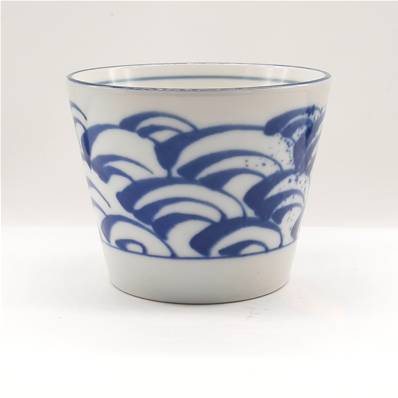Tasse japonaise bleue et blanche motif arabesque 7cm