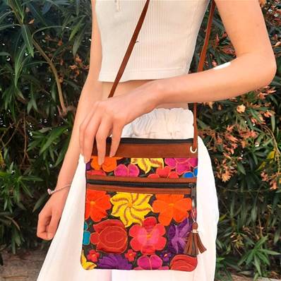Sac à main rectangulaire fleurs brodées 2 Artisanat du Guatemala