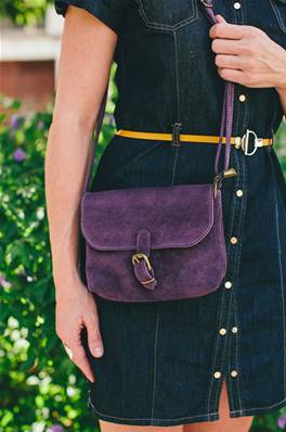 Sac à main violet pour femme bandoulière et boucle clipée