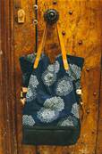 Sac à main japonais indigo lanières cuir motif fleur de chrysanthème