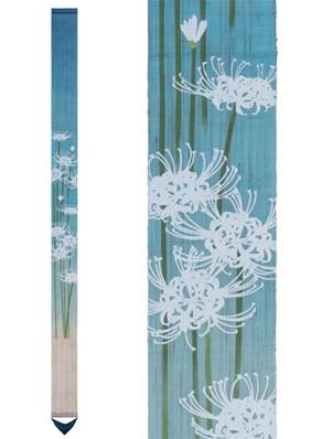 Décoration artisanale japonaise Fleurs blanches sur fond bleu 170 cm