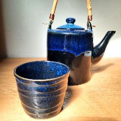 Théière en grès bleu émail réactif 0,75L – Artisanat unique