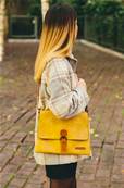 Sac à main besace bandoulière carré jaune 26x30cm