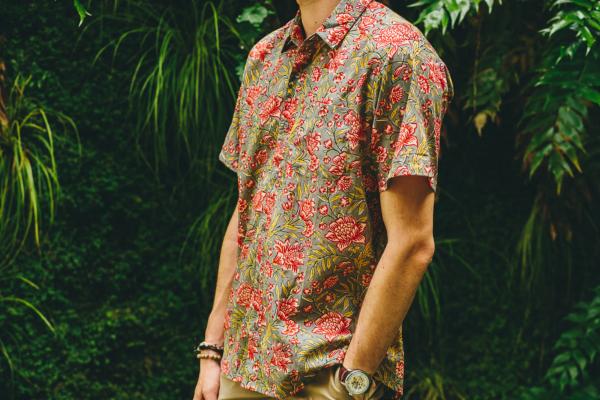 Chemise homme manche courte fleurs rouges feuilles jaunes en coton S