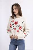 Pull crème brodé de fleurs roses – Maille douce et féminine