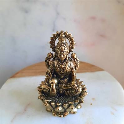 Statue Lakshmi Assise sur Lotus en Laiton 5cm