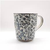 Tasse à thé japonaise motif petites fleurs bleues 9cm
