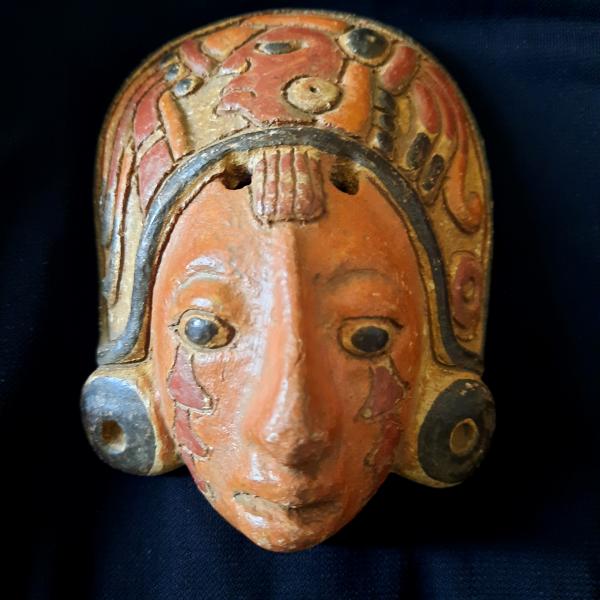 Masque en terre cuite parure des dieux artisanat du Guatémala