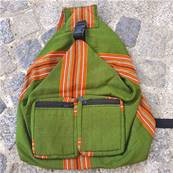 Sac à dos en tissus vert 2 poches avant