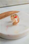 Bague dorée 6 rangs avec perle rouge