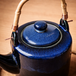 Théière en grès bleu émail réactif 0,75L – Artisanat unique