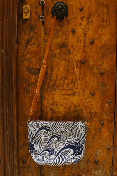 Sac à main japonais petit tissus indigo motif Vagues