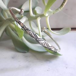 Bracelet Touareg Argent Gravé Ziri– Jonc Ethnique Fin Artisanale