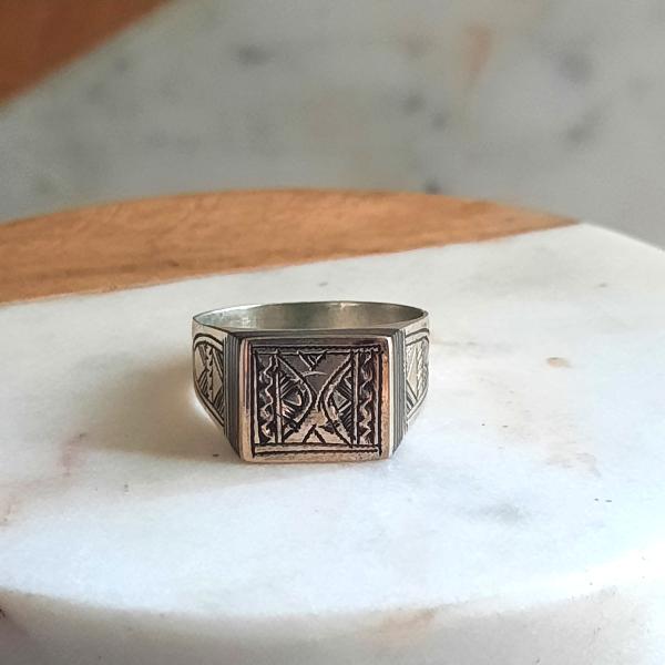 Bague Touareg Argent Gravé et ébène– t62 Chevalière Ethnique Artisanale