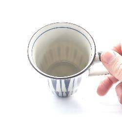 Tasse à thé japonaise motif rayures gouttes bleues 9cm