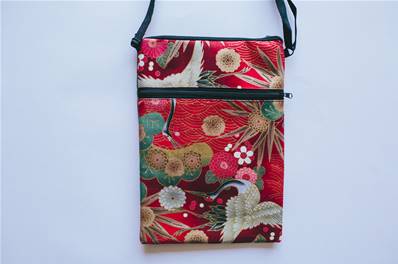 Pochette rectangulaire japonaise motif fleuri rouge