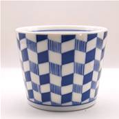 Tasse japonaise bleue et blanche motif carreaux 7cm