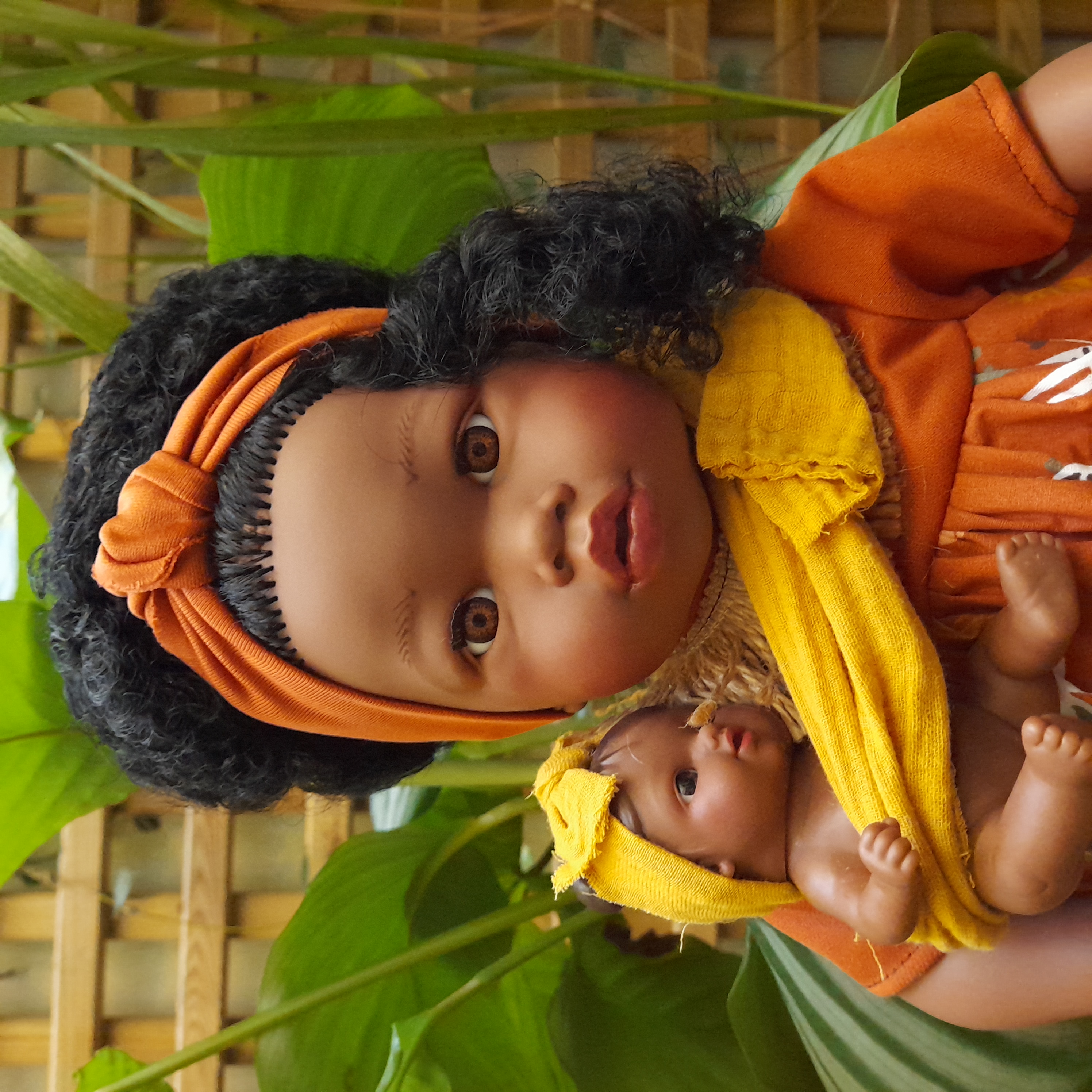 Poupée africaine Alika : L'aventurière aux cheveux soyeux, 40cm