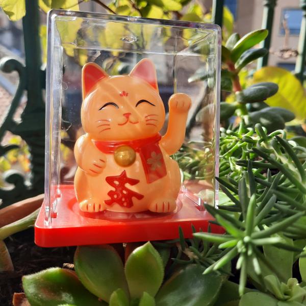 Chat Japonais Maneki Neko blanc solaire