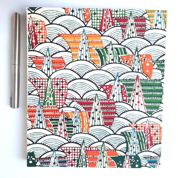 Carnet en papier japonais Triangles et vagues multicolore