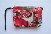 Trousse japonaise zippée motif fleuri rouge avec grue