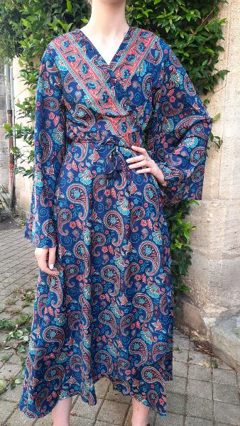 Robe cache cœur longue bleu et rouge motifs cachemire