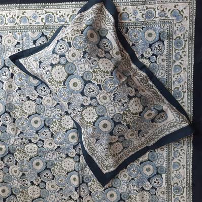 Tenture indienne block print 270x225 cm – Bleu nuit floral