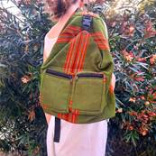Sac à dos en tissus vert 2 poches avant