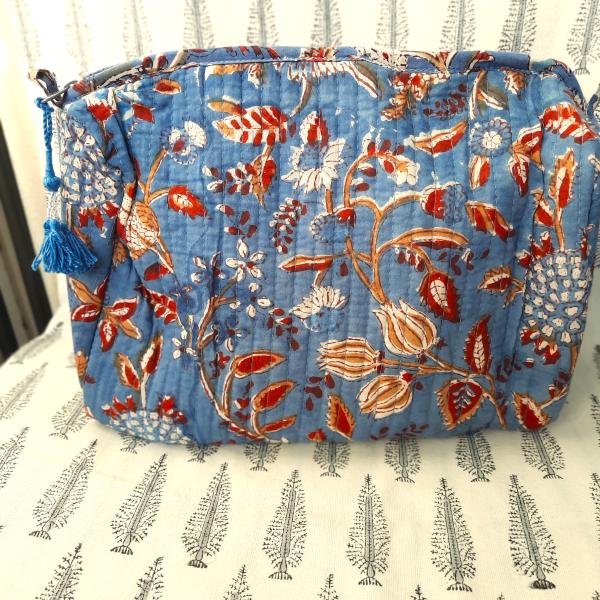 Trousse de toilette indienne bleue fleurs cachemire 25x20x13 cm