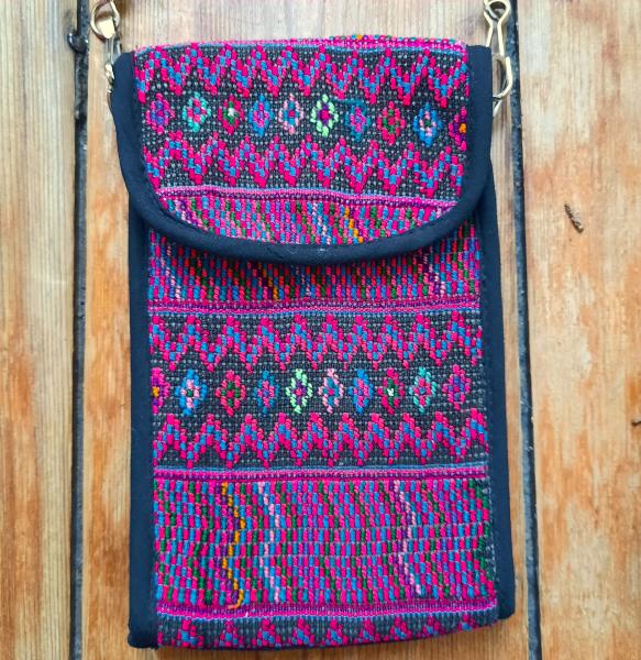 Pochette artisanale brodée violette du Guatemala - Bandoulière ethnique