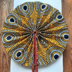 Éventail pliable en tissu Wax africain jaune – Fabrication artisanale du Mali