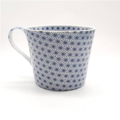 Tasse japonaise motif Asanoha bleu avec anse