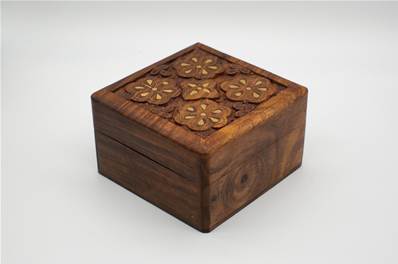 Boîte en bois motifs fleuris en laiton 10cm x10 cm C13251
