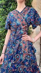 Robe cache cœur courte bleu et rouge motifs cachemire