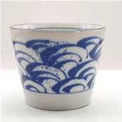 Tasse japonaise bleue et blanche motif arabesque 7cm