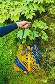 Sac bourse en tissus wax africain jaune motif bleu