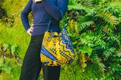 Sac bourse en tissus wax africain jaune motif bleu