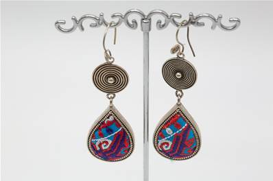 Boucles d'oreilles ethniques du Tibet goute brodée bleue