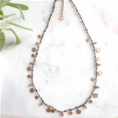 Collier fil perlé pierres pampilles doré multi vert
